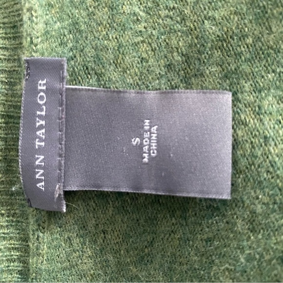 Green V-Neck Sweater Sz Small (Fits XS) -Ann Taylor - Picture 7 of 8
